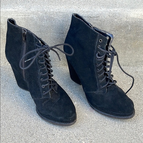 Booties! 🎱 - Picture 1 of 2